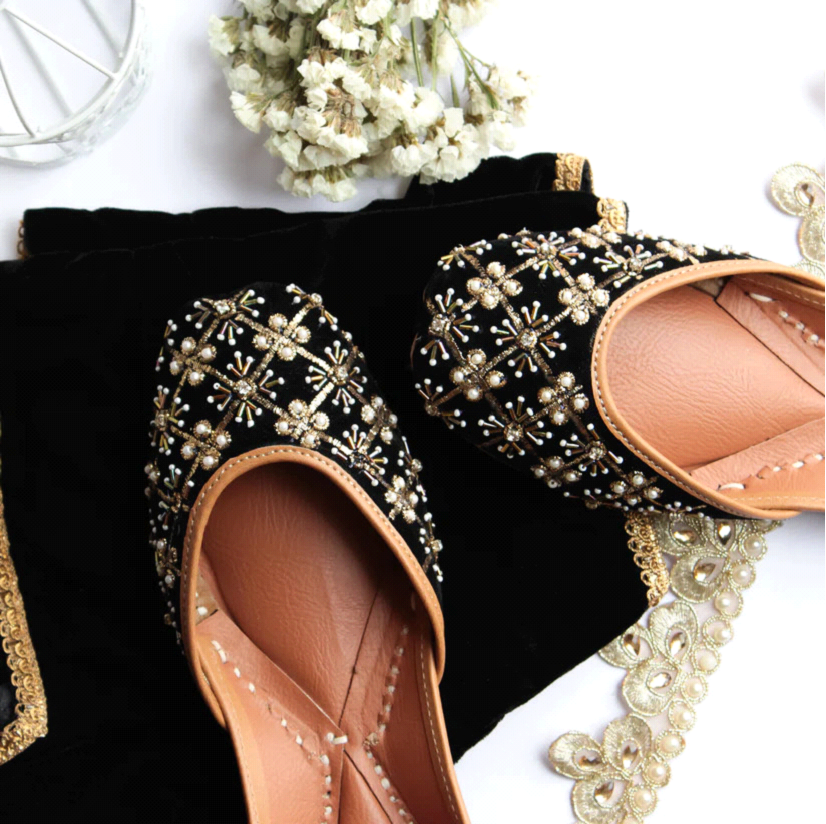 Designer Punjabi Juttis: Elevating Women's Fashion